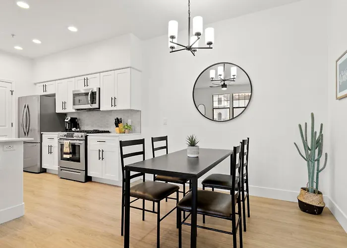 Cozysuites By The Stadium With Pool 15 Apartment Glendale