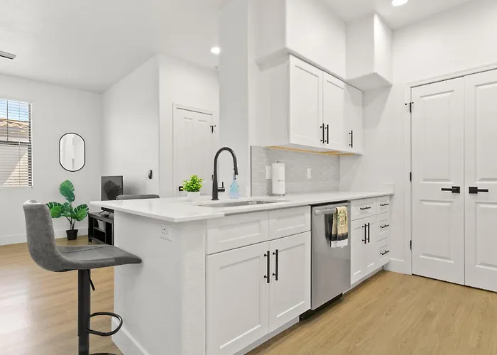 Cozysuites By The Stadium With Pool 15