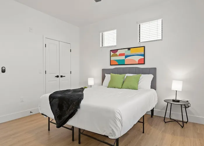 Cozysuites By The Stadium With Pool 15 Apartment Glendale